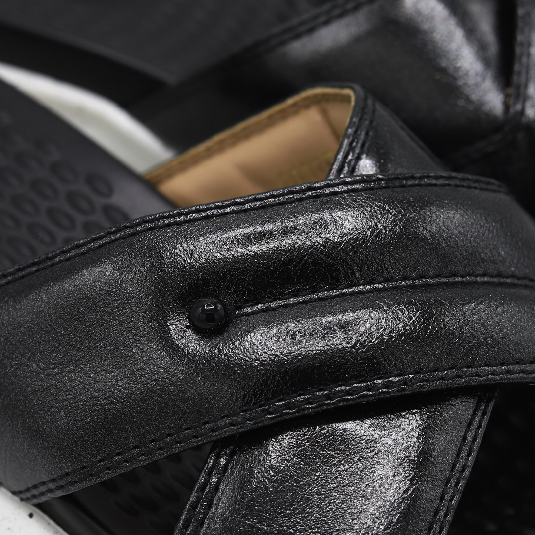 Women’s Black Criss Cross Slippers - 8003505